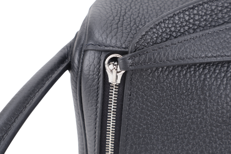 HERMES LINDY 26 BLACK CLEMENCE LEATHER SILVER HARDWARE STAMP Z (YEAR 2021) WITH DUST COVER, BOX AND FELT COVER