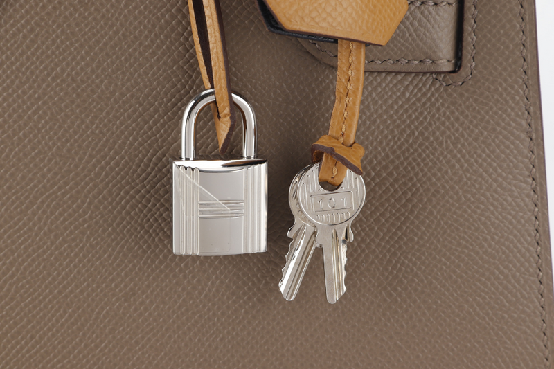 HERMES KELLY 28 STAMP U (YEAR 2023) CASAQUE ETOUPE, SESAME COLOR EPSOM LEATHER SILVER HARDWARE WITH STRAPS, LOCK&KEYS, RAINCOAT AND DUST COVER