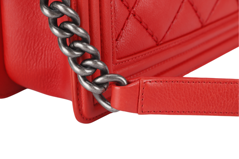 CHANEL LEBOY (1877xxxx) NEW MEDIUM RED ULTRA STITCH RUTHENIUM HARDWARE WITH CARD