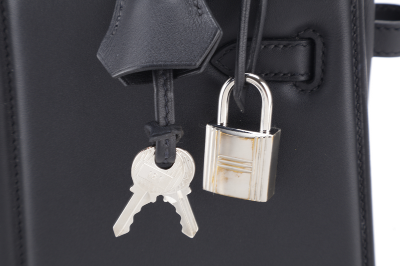 HERMES KELLY 25 PADDED SELLIER STAMP Z (YEAR 2021) BLACK SWIFT LEATHER SILVER HARDWARE WITH STRAP, KEYS, LOCK AND DUST COVER