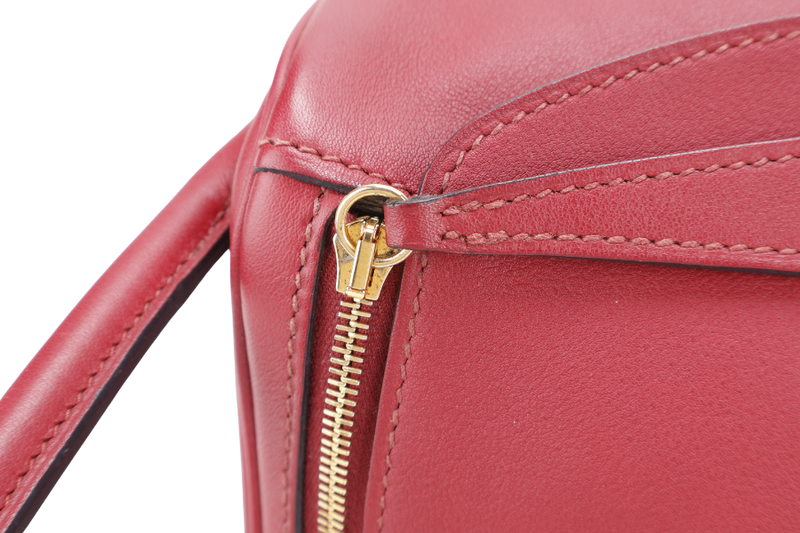 HERMES LINDY 26 ROUGE GRENAT SWIFT LEATHER GOLD HARDWARE STAMP X (YEAR 2016) WITH DUST COVER, INNER COMPARTMENT AND RAINCOAT