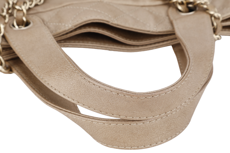 CHANEL METALLIC GOLD CAVIAR SHOULDER BAG (1756xxxx) WITH CARD NO DUST COVER
