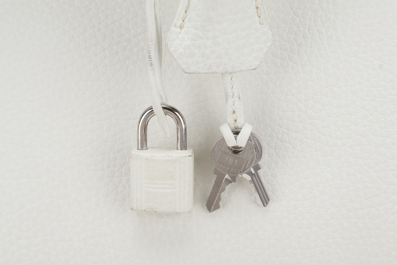 HERMES BIRKIN FLAG 35 WHITE AND GRIS PERLE CLEMENCE, LIZARD LEATHER SILVER HARDWARE STAMP Q SQUARE (YEAR 2013) WITH LOCK & KEYS AND DUST COVER
