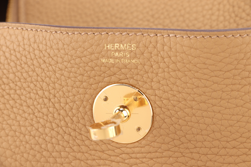 HERMES LINDY 26 BISCUIT CLEMENCE LEATHER GOLD HARDWARE STAMP B (YEAR 2023) WITH DUST COVER