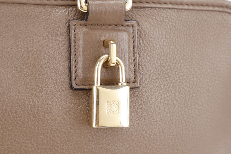 LOEWE AMAZONIA LARGE BROWN SMOOTH CALF LEATHER WITH KEYS AND LOCK