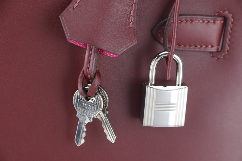 HERMES KELLY 28 STAMP C (YEAR 2019) LETTRE M ROUGE H VERMILLION, ROSE TYRIEN EPSOM, CHEVRE SOMBRERO SILVER HARDWARE WITH LOCK&KEYS, RAINCOAT AND DUST COVER