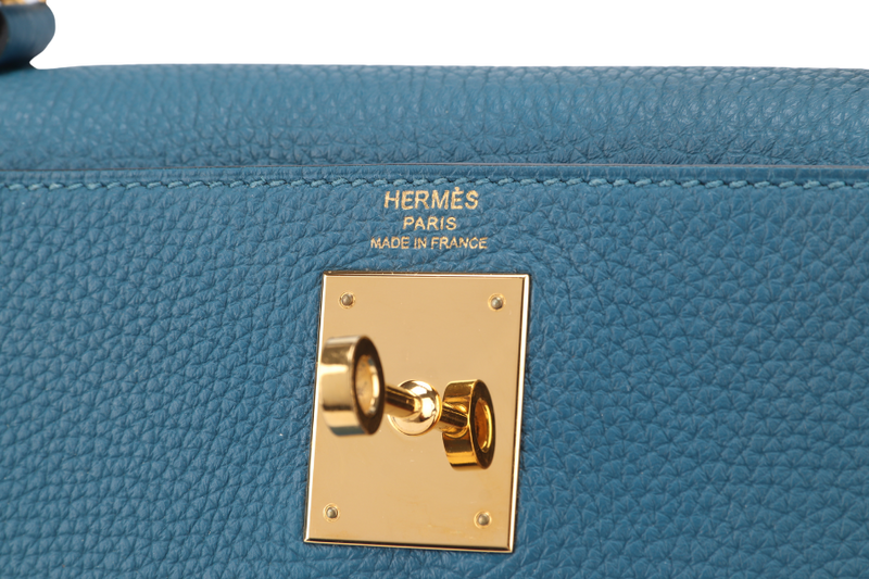 HERMES KELLY 28 BLUE COLVERT TOGO GOLD HARDWARE STAMP Q (YEAR 2013) WITH KEYS, LOCK, STRAPS AND DUST COVER