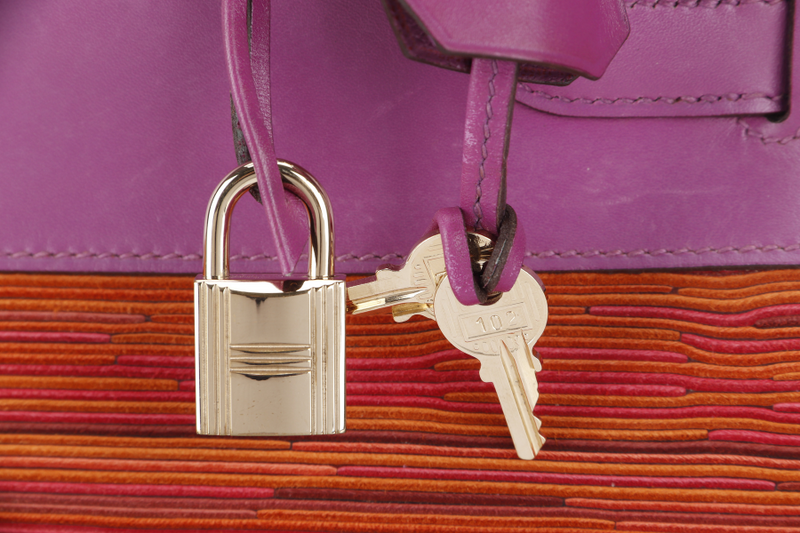 HERMES KELLY VIBRATO 32 CYCLAMEN BOX LEATHER GOLD HARDWARE STAMP I (2006) WITH STRAPS, KEYS&LOCK AND DUST COVER