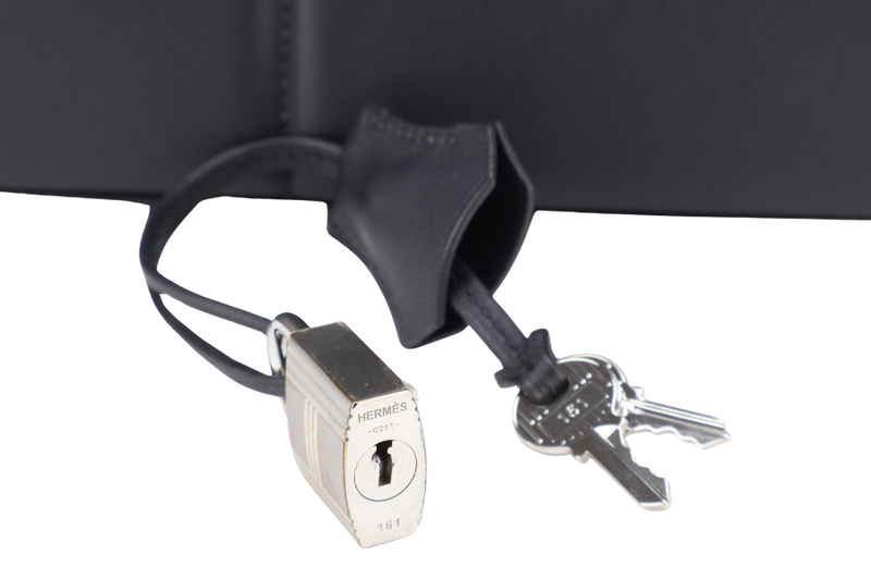 HERMES KELLY 25 PADDED SELLIER STAMP Z (YEAR 2021) BLACK SWIFT LEATHER SILVER HARDWARE WITH STRAP, KEYS, LOCK AND DUST COVER
