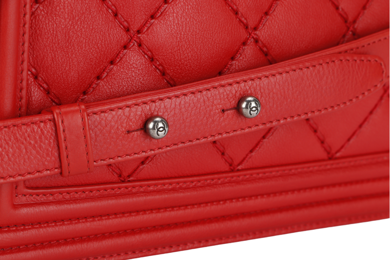 CHANEL LEBOY (1877xxxx) NEW MEDIUM RED ULTRA STITCH RUTHENIUM HARDWARE WITH CARD