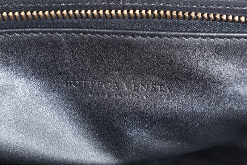 BOTTEGA VENETA CLUTCH WITH SNAKESKIN TRIMMING BLACK INTRECCIATO WOVEN RAFFIA GOLD HARDWARE WITH DUST COVER