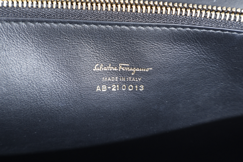 SALVATORE FERRAGAMO BLACK LEATHER GOLD HARDWARE WITH DUST COVER, BOX AND KEY POCHETTE