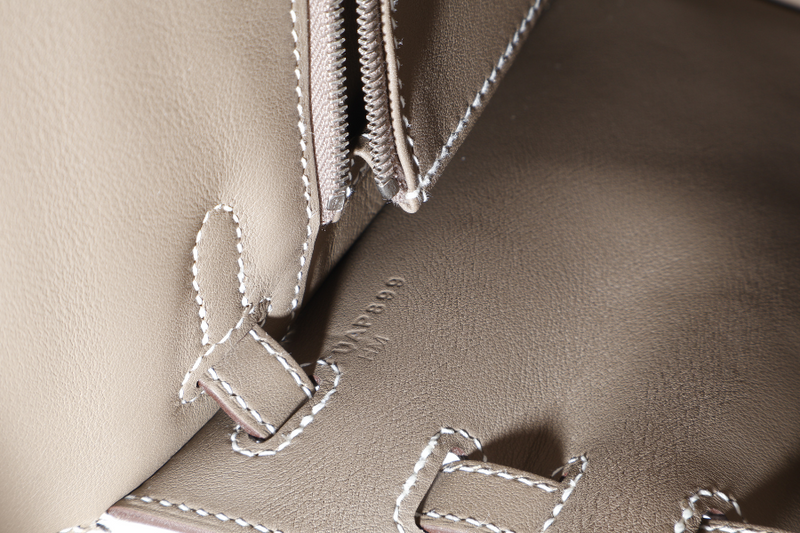 HERMES KELLY 25 PADDED SELLIER STAMP U (YEAR 2022) ETOUPE SWIFT LEATHER SILVER HARDWARE WITH STRAP, KEYS, LOCK AND DUST COVER