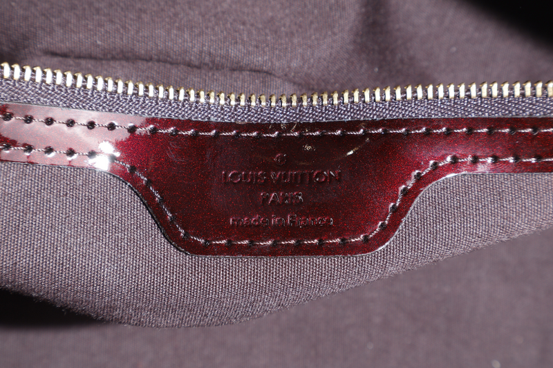 LOUIS VUITTON WILSHIRE PM AMARANTE VERNIS MONOGRAM WITH DUST COVER