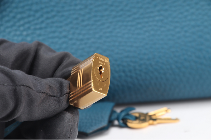 HERMES KELLY 28 BLUE COLVERT TOGO GOLD HARDWARE STAMP Q (YEAR 2013) WITH KEYS, LOCK, STRAPS AND DUST COVER