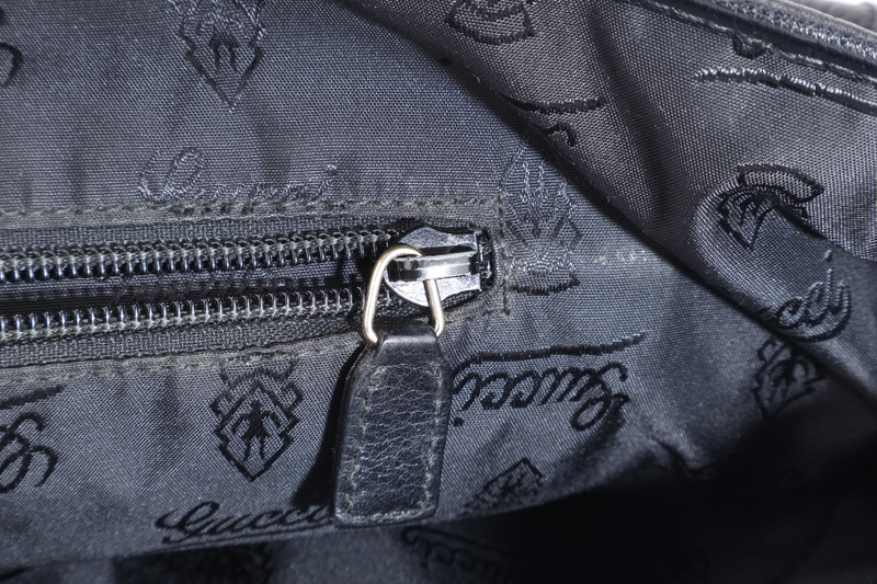 GUCCI BLACK GUCCISSIMA LEATHER MESSENGER BAG WITH GOLD TONE HARDWARE NO DUST COVER