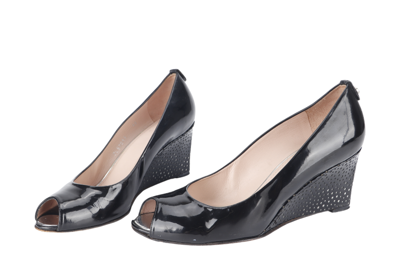 STUART WEITZMAN BLACK PATENTS OPEN TOE PUMPS PL63043 SIZE 41