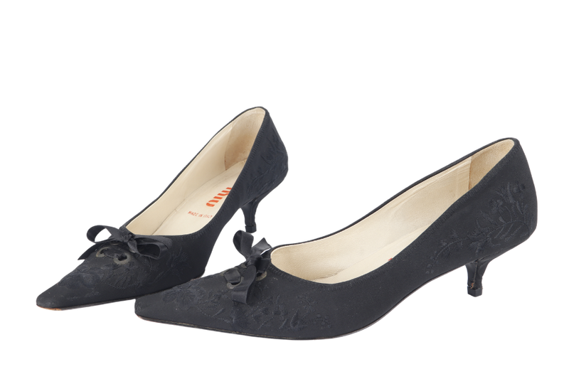 MIU MIU BLACK BOW PUMPS SIZE 38.5