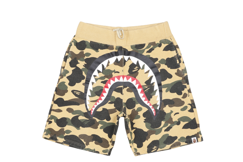 A BATHING APE BAPE 1ST CAMO SHARK SWEAT SHORTS SIZE L