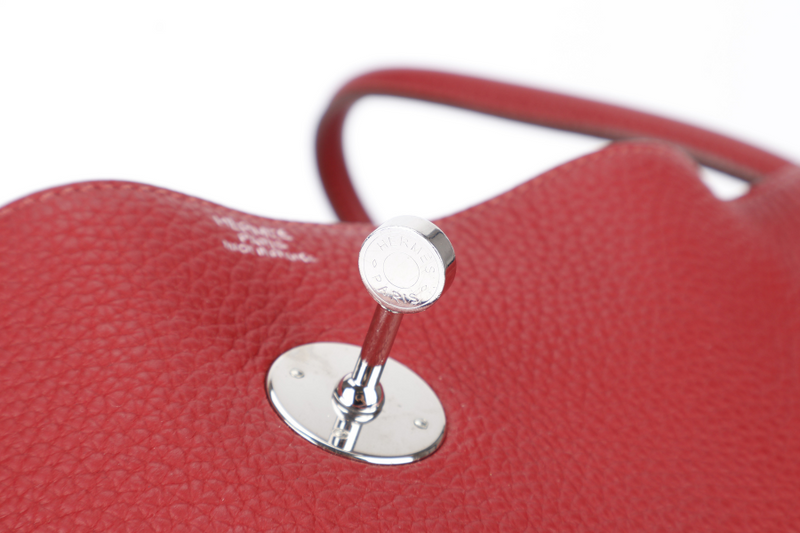 HERMES LINDY 34 ROUGE CASAQUE CLEMENCE SILVER HARDWARE STAMP Q (2015) WITH DUST COVER AND BOX