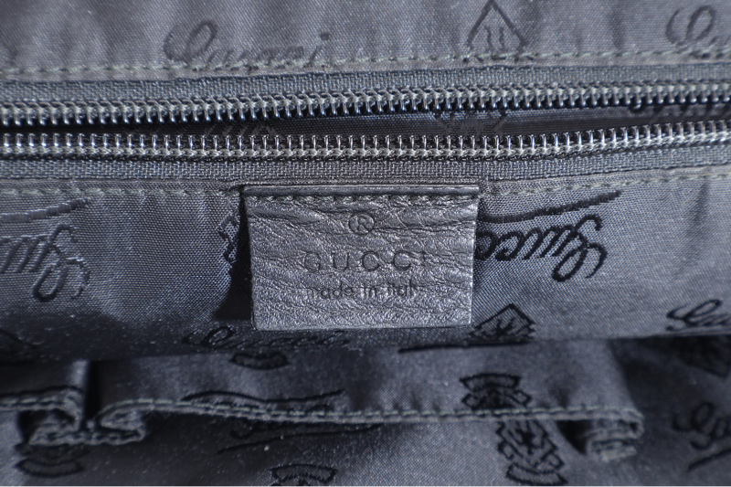 GUCCI BLACK GUCCISSIMA LEATHER MESSENGER BAG WITH GOLD TONE HARDWARE NO DUST COVER