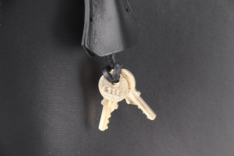 HERMES KELLY 32 SELLIER STAMP E (YEAR 2001) BLACK BOX LEATHER GOLD HARDWARE WITH KEYS, STRAPS AND DUST COVER (NO LOCK)