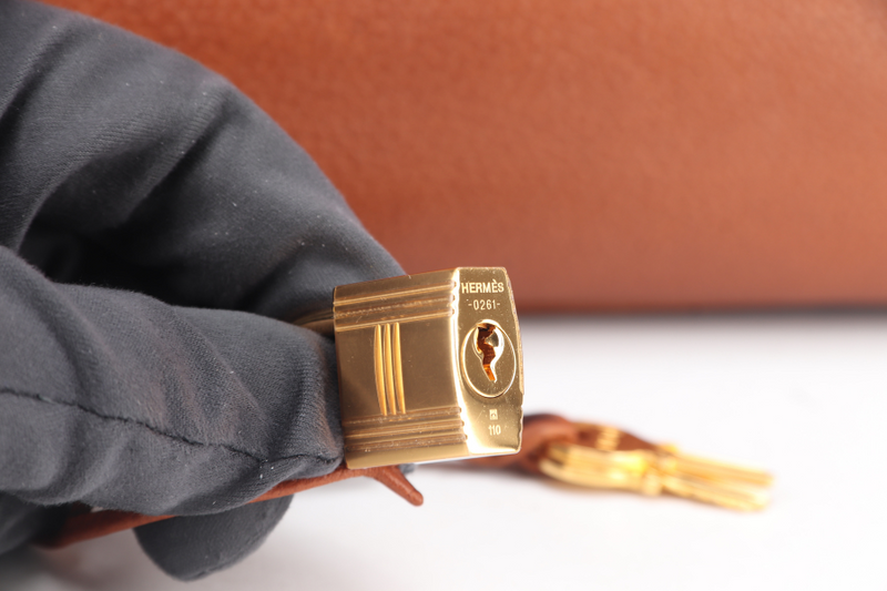 HERMES KELLY 28 FAUVE BARENIA FAUBOURG GOLD HARDWARE STAMP Z (YEAR 2021) WITH KEYS, LOCK, STRAPS, RAINCOAT AND DUST COVER