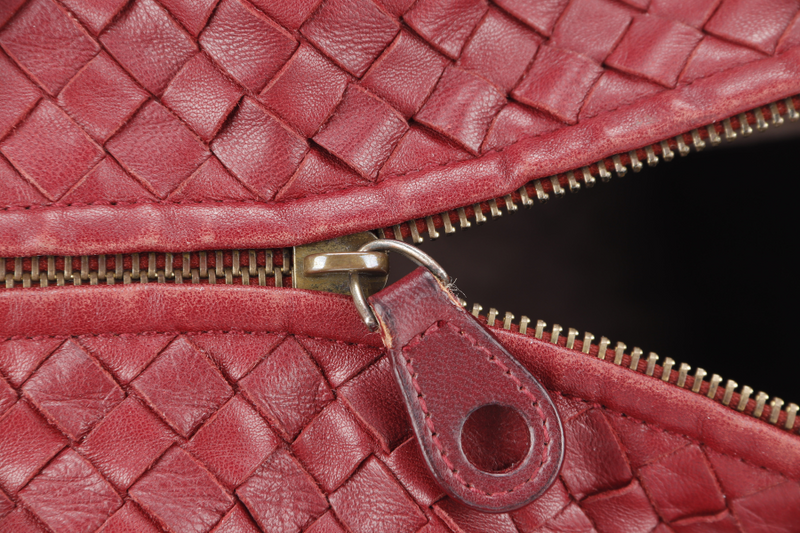 BOTTEGA VENETA BOSTON BAG MEDIUM RED LEATHER GOLD HARDWARE NO DUST COVER
