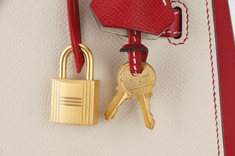 HERMES KELLY 25 HSS SELLIER STAMP D (YEAR 2022) EPSOM CRAIE ROUGE CASAQUE BRUSHED GOLD HARDWARE WITH LOCK&KEYS, RAINCOAT AND DUST COVER