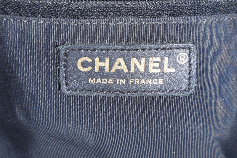 CHANEL BLACK CAVIAR TIMELESS CLASSIC SHOPPING TOTE (2196xxxx) GOLD HARDWARE NO CARD WITH DUST COVER AND BOX