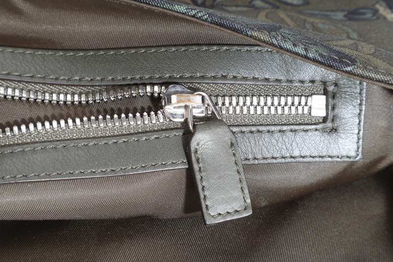 GUCCI FLORAL PRINT GREEN CANVAS MESSENGER BAG SILVER HARDWARE NO DUST COVER