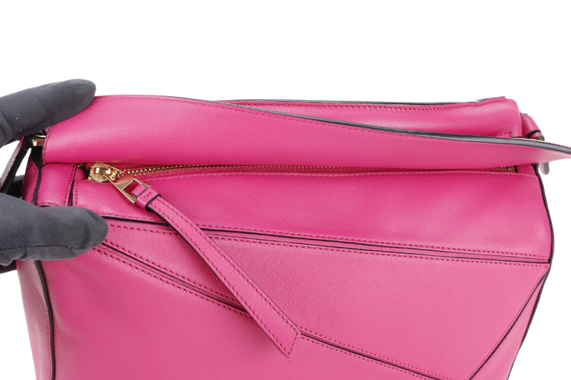 LOEWE PUZZLE EDGE FUSHIA MEDIUM CALFSKIN LEATHER GOLD HARDWARE WITH SLING AND DUST COVER