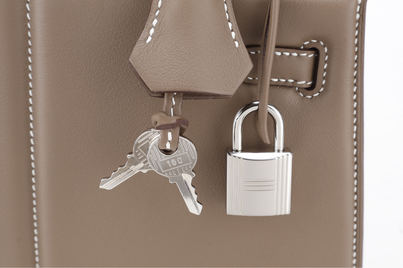HERMES KELLY 25 PADDED SELLIER STAMP U (YEAR 2022) ETOUPE SWIFT LEATHER SILVER HARDWARE WITH STRAP, KEYS, LOCK AND DUST COVER