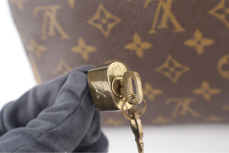 LOUIS VUITTON SPEEDY 30 MONOGRAM CANVAS GOLD HARDWARE WITH KEYS AND PADLOCK