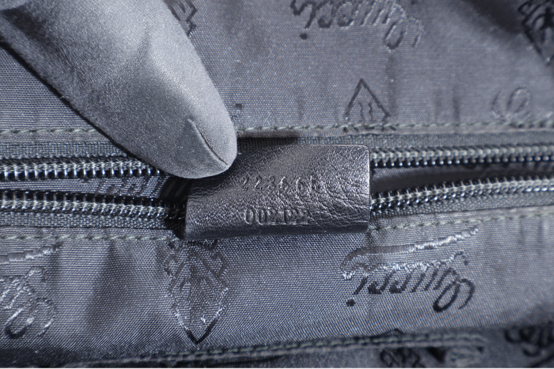 GUCCI BLACK GUCCISSIMA LEATHER MESSENGER BAG WITH GOLD TONE HARDWARE NO DUST COVER