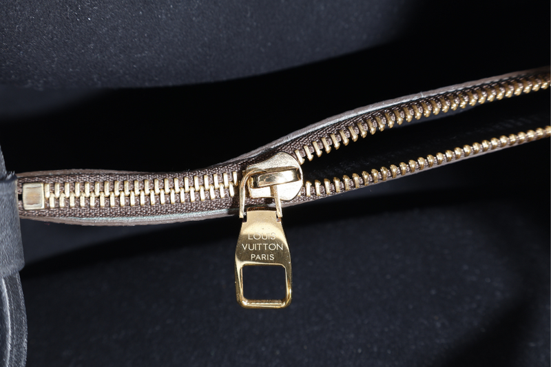LOUIS VUITTON NEONOE MONOGRAM BLACK TRIM WITH STRAPS AND DUST COVER