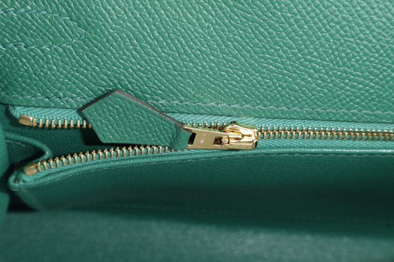 HERMES KELLY 25 SELLIER STAMP A (YEAR 2017) VERT VERTIGO EPSOM LEATHER GOLD HARDWARE WITH STRAP, KEYS, LOCK AND DUST COVER