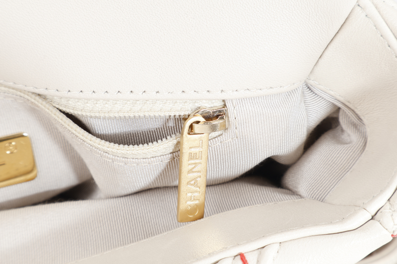CHANEL 19 MIXED FIBER MEDIUM (3115xxxx) CREAM LAMSBKIN LEATHER GOLD HARDWARE WITH CARD AND DUST COVER