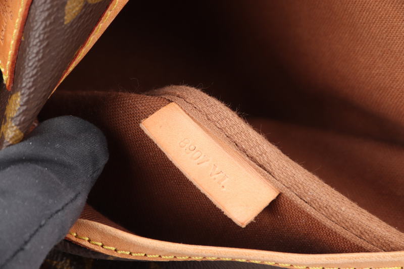 LOUIS VUITTON M42256 SAUMUR 35 MONOGRAM CANVAS GOLD HARDWARE NO DUST COVER
