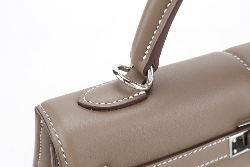 HERMES KELLY 25 PADDED SELLIER STAMP U (YEAR 2022) ETOUPE SWIFT LEATHER SILVER HARDWARE WITH STRAP, KEYS, LOCK AND DUST COVER