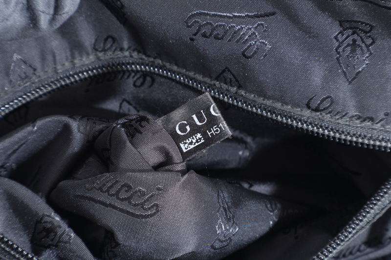 GUCCI BLACK GUCCISSIMA LEATHER MESSENGER BAG WITH GOLD TONE HARDWARE NO DUST COVER