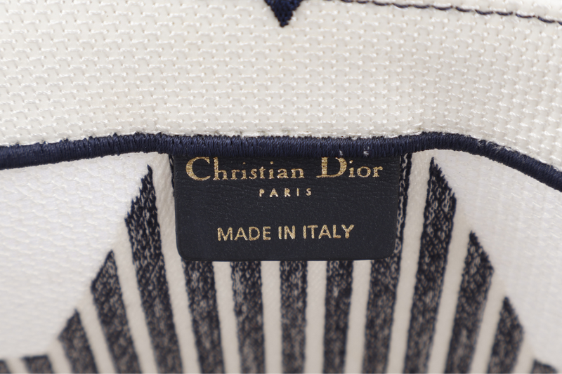 CHRISTIAN DIOR BOOK TOTE (50-MA-0281) WHITE MEDIUM CANVAS TOTE BAG WITH CARD AND BOX