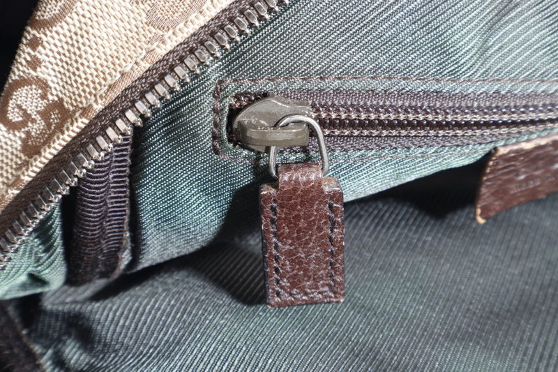 GUCCI MESENGER BAG CANVAS SILVER HARDWARE NO DUST COVER