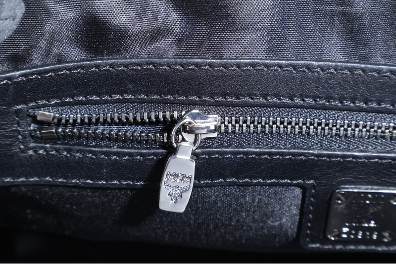 MCM METALLIC CRACKED LEATHER BACKPACK WITH STRAPS, CARD NO DUST COVER