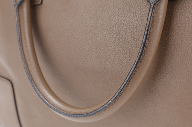 LOEWE AMAZONIA LARGE BROWN SMOOTH CALF LEATHER WITH KEYS AND LOCK