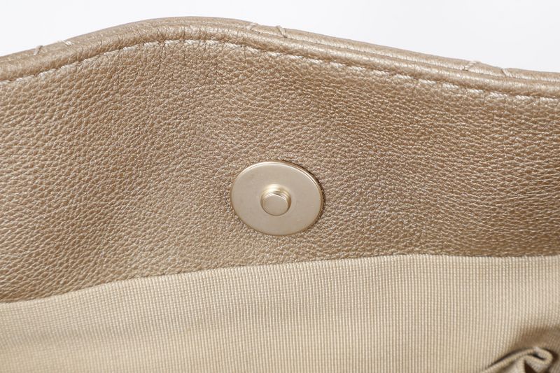 CHANEL METALLIC GOLD CAVIAR SHOULDER BAG (1756xxxx) WITH CARD NO DUST COVER