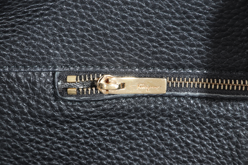 SALVATORE FERRAGAMO NENCIA BLACK LEATHER GOLD HARDWARE NO DUST COVER