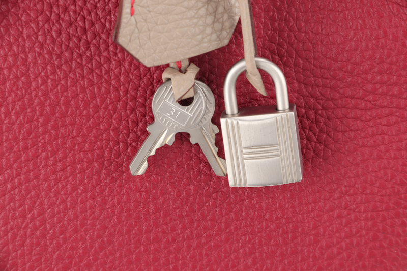 HERMES KELLY 32 HSS VERSO TOSCA AND GRIS T COLOR TOGO LEATHER BRUSHED SILVER HARDWARE STAMP O (YEAR 2011) WITH LOCK, KEYS AND STRAP, NO DUST COVER
