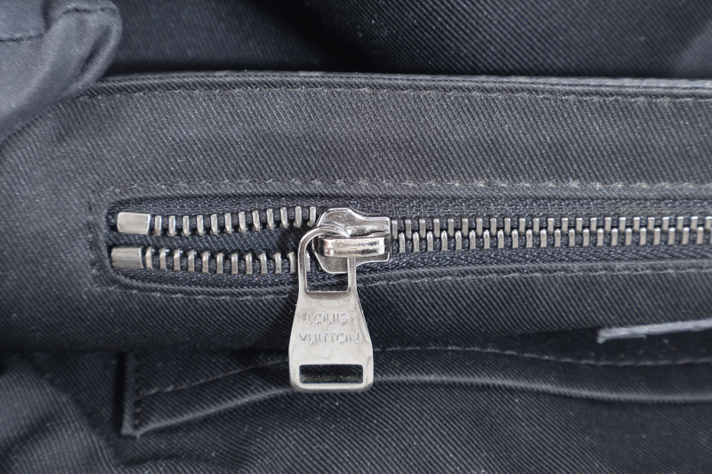 LOUIS VUITTON M40511 MESSENGER VOYAGER PM MONOGRAM ECLIPSE CANVAS SILVER HARDWARE NO DUST COVER
