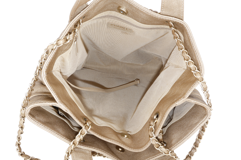 CHANEL METALLIC GOLD CAVIAR SHOULDER BAG (1756xxxx) WITH CARD NO DUST COVER